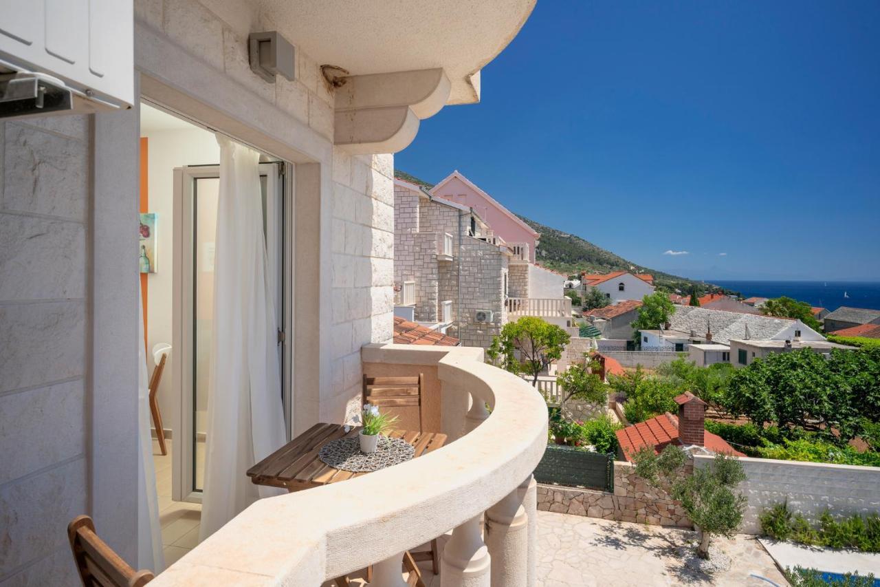 Hektorovic Poolside Apartments Бол Экстерьер фото