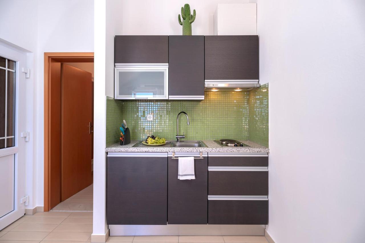 Hektorovic Poolside Apartments Бол Экстерьер фото