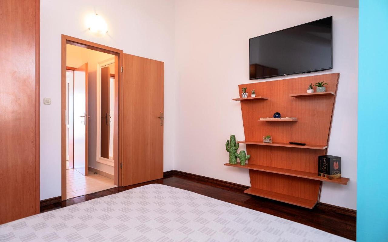 Hektorovic Poolside Apartments Бол Экстерьер фото