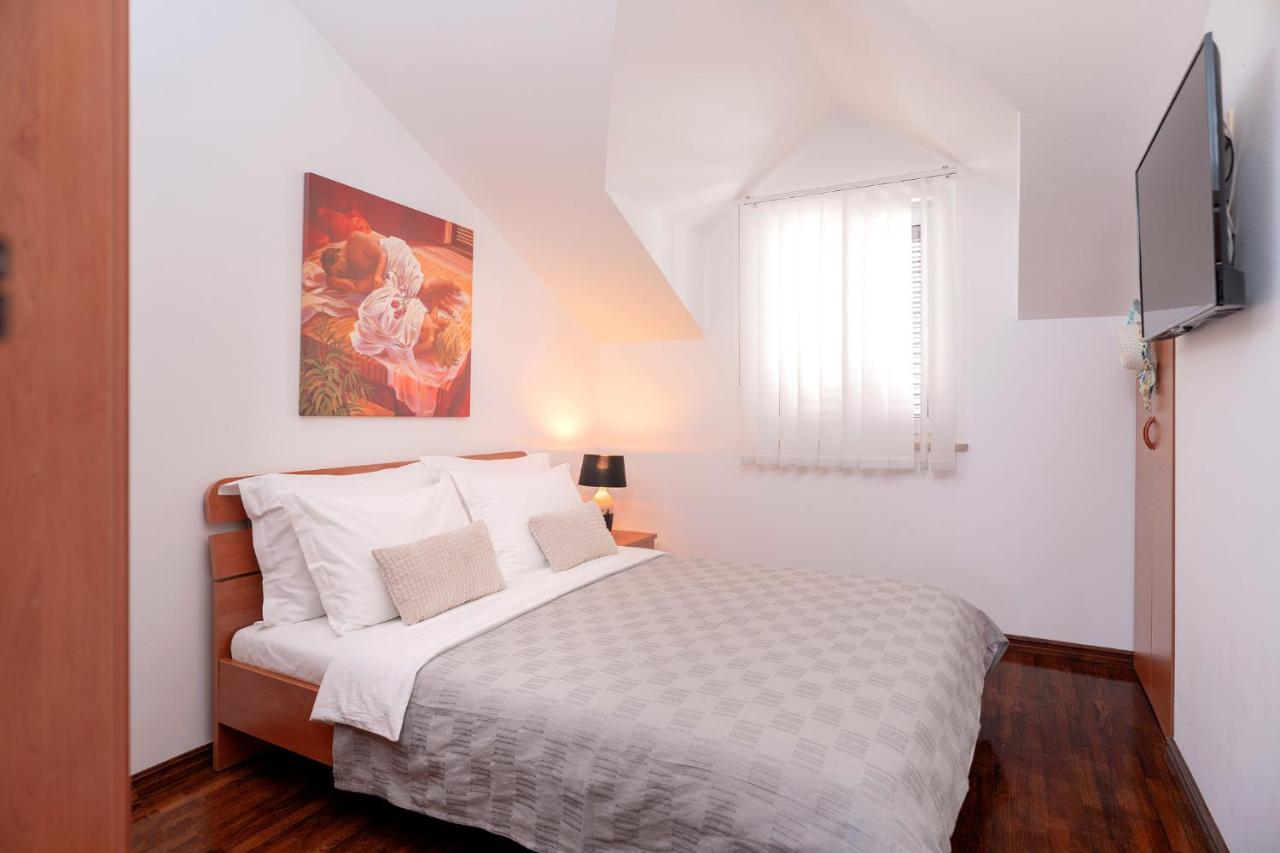 Hektorovic Poolside Apartments Бол Экстерьер фото