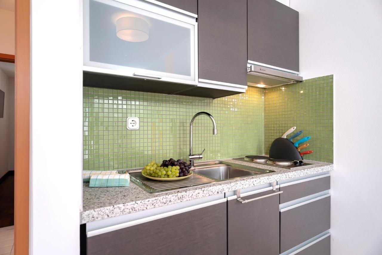 Hektorovic Poolside Apartments Бол Экстерьер фото