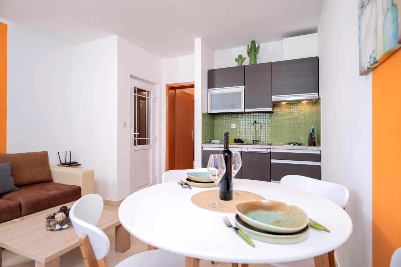 Hektorovic Poolside Apartments Бол Экстерьер фото