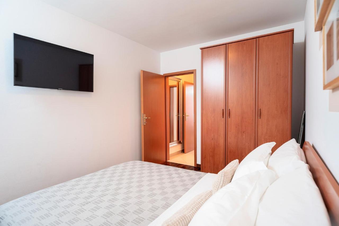 Hektorovic Poolside Apartments Бол Экстерьер фото