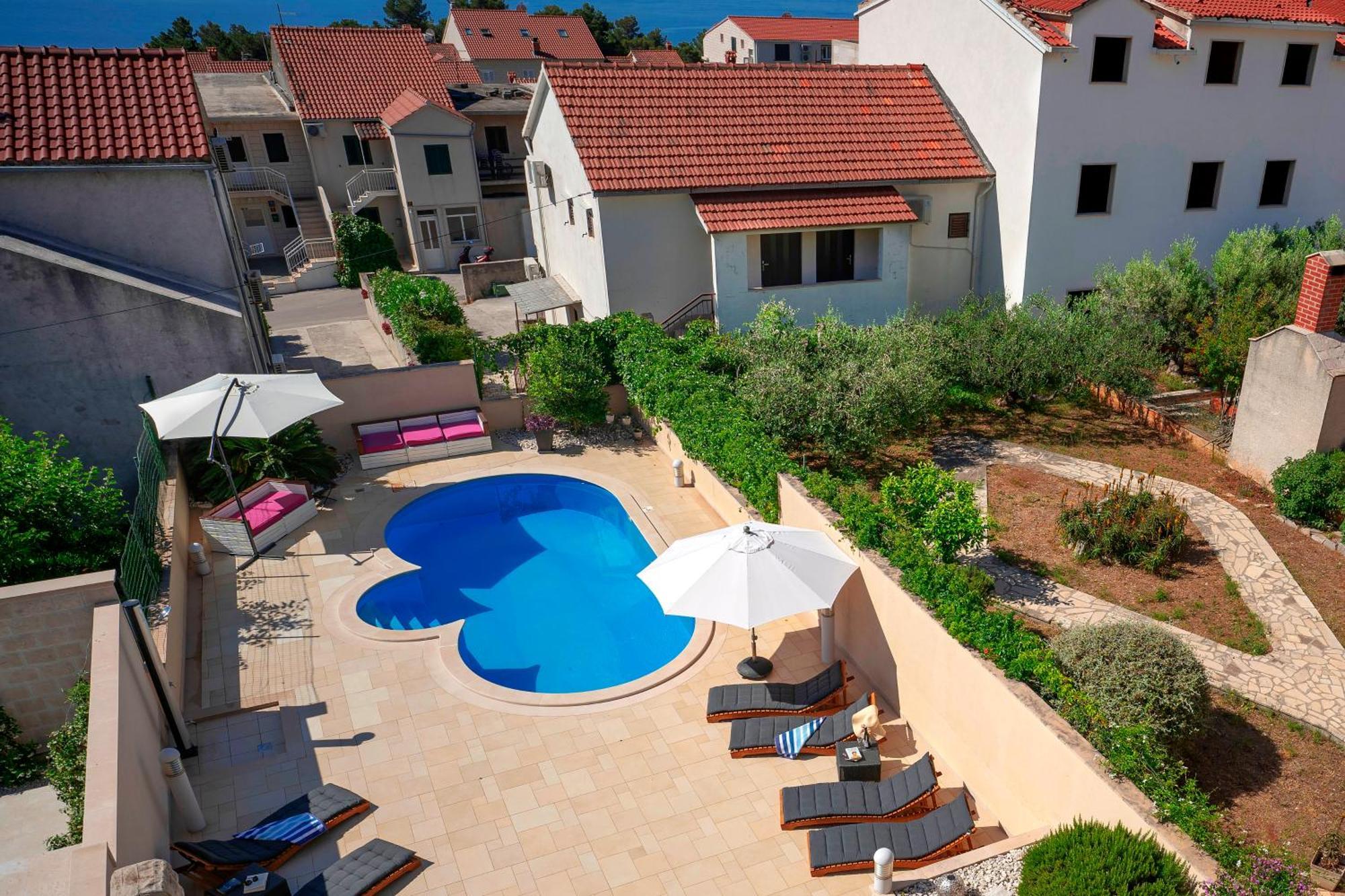 Hektorovic Poolside Apartments Бол Экстерьер фото